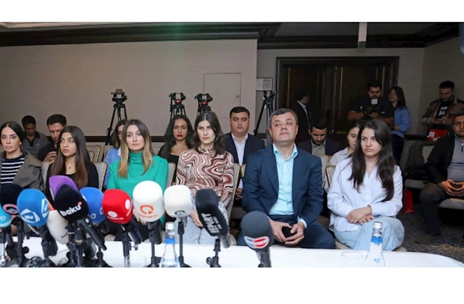 Bolmartın rəhbəri: Mağazalarımız əvvəlki qaydada fəaliyyət göstərir — FOTOLAR