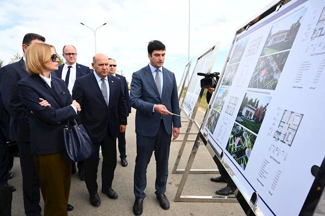 Samir Şərifov belaruslu həmkarı ilə Qızıl Kəngərli kəndində — FOTOLAR