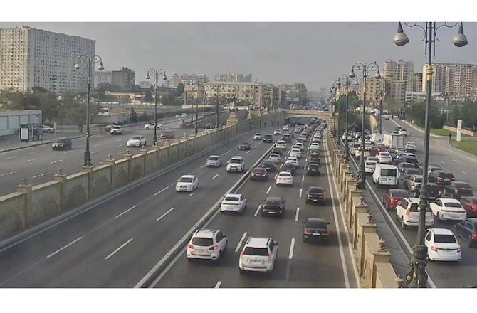 Nasaz avtomobil tıxac yaratdı — FOTOLAR Nasaz avtomobil tıxac yaratdı — FOTOLAR