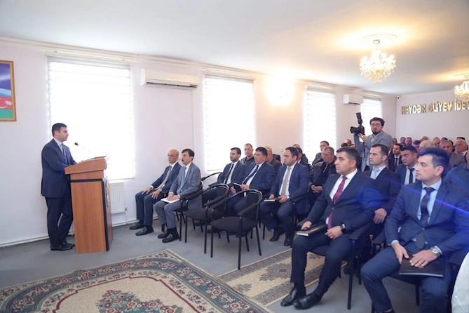 KOBİA rəhbəri Hacıqabulda sahibkarlarla görüşdü — FOTOLAR KOBİA rəhbəri Hacıqabulda sahibkarlarla görüşdü — FOTOLAR