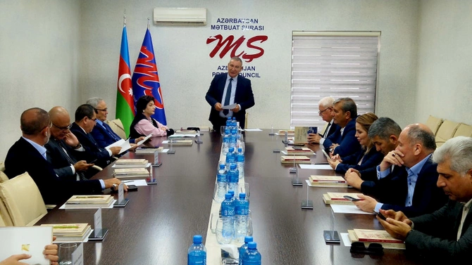 Mətbuat Şurasının İdarə Heyətinin iclası keçirilib — FOTOLAR Mətbuat Şurasının İdarə Heyətinin iclası keçirilib — FOTOLAR