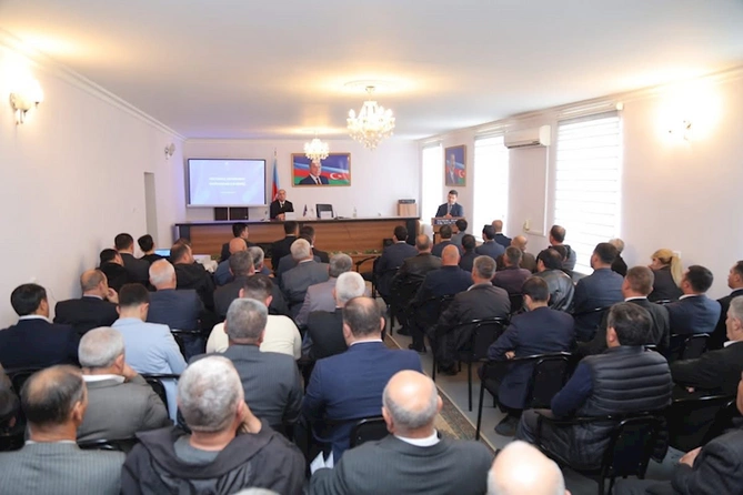 KOBİA rəhbəri Hacıqabulda sahibkarlarla görüşdü — FOTOLAR KOBİA rəhbəri Hacıqabulda sahibkarlarla görüşdü — FOTOLAR