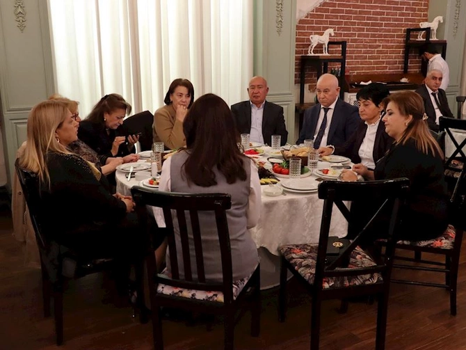 YAP-ın Səbail rayon təşkilatı Müəllimlər Günü ilə bağlı tədbir keçirdi — FOTOLAR