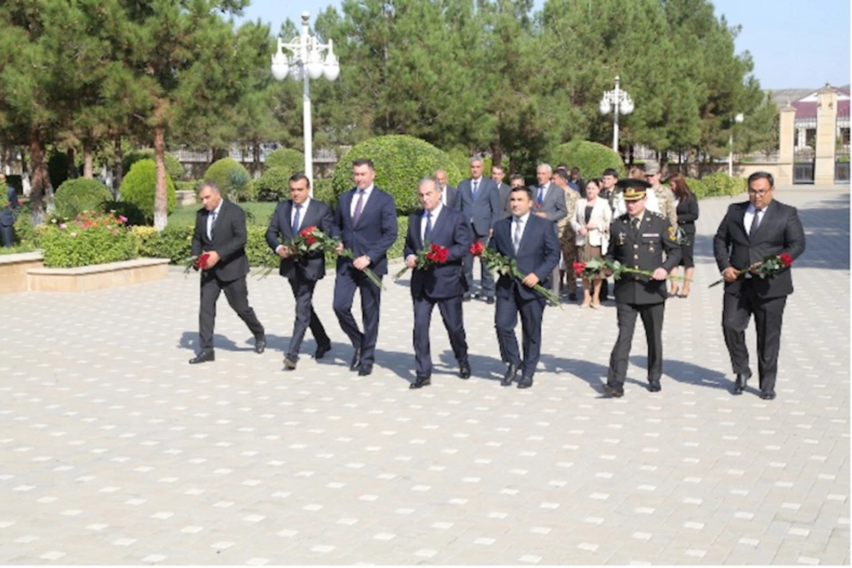 Hacıqabulda “05 oktyabr - Beynəlxalq Müəllimlər Günü” münasibətilə tədbir keçirildi — FOTOLAR
