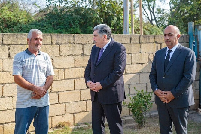 Salyanda Zəfər Gününün beşinci ildönümü ərəfəsində şəhid ailələri ziyarət edildi — FOTOLAR Salyanda Zəfər Gününün beşinci ildönümü ərəfəsində şəhid ailələri ziyarət edildi — FOTOLAR