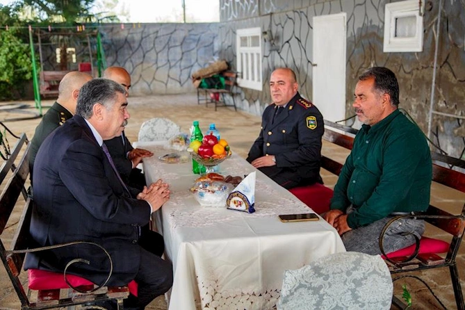 Salyanda Zəfər Gününün beşinci ildönümü ərəfəsində şəhid ailələri ziyarət edildi — FOTOLAR Salyanda Zəfər Gününün beşinci ildönümü ərəfəsində şəhid ailələri ziyarət edildi — FOTOLAR