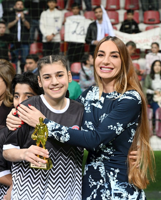 Prezidentin qızları və gəlini minifutbol turnirini izlədi — FOTOLAR