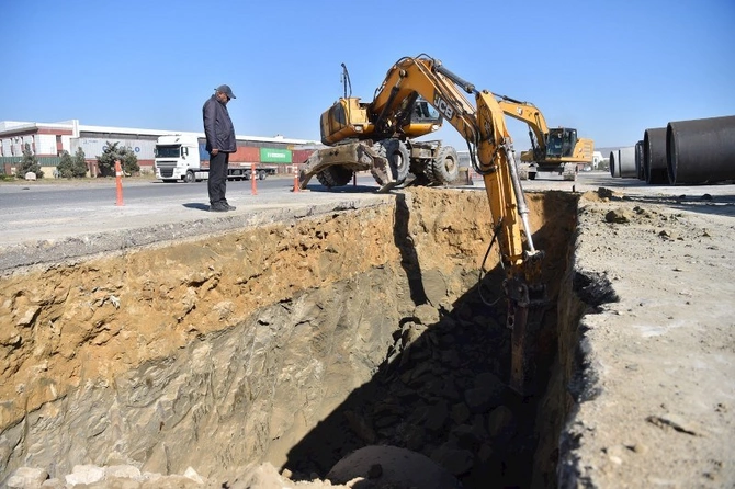 Lökbatanda 23 kilometrlik kollektor və sutəmizləyici qurğu tikilir — VİDEOREPORTAJ Lökbatanda 23 kilometrlik kollektor və sutəmizləyici qurğu tikilir — VİDEOREPORTAJ
