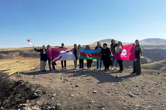 “Nar” Azərbaycan dilinə həsr olunmuş beynəlxalq simpoziuma dəstək olub — FOTOLAR “Nar” Azərbaycan dilinə həsr olunmuş beynəlxalq simpoziuma dəstək olub — FOTOLAR