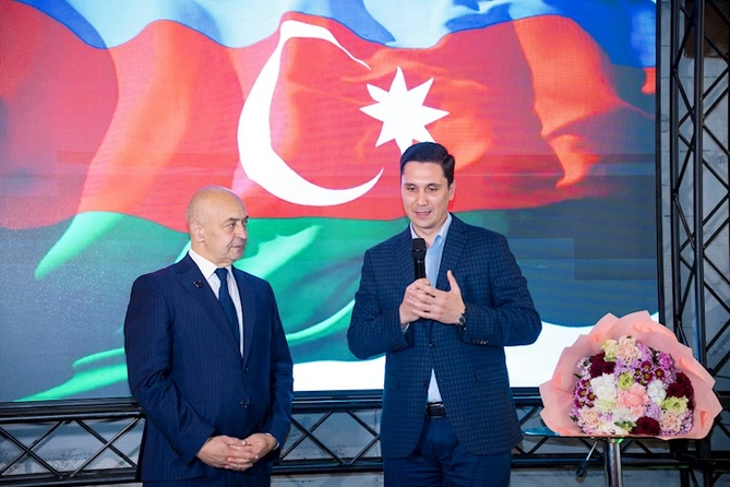 “Elmi Araşdırmalar” İctimai Birliyi unikal kitabın təqdimatını keçirdi — FOTOLAR “Elmi Araşdırmalar” İctimai Birliyi unikal kitabın təqdimatını keçirdi — FOTOLAR