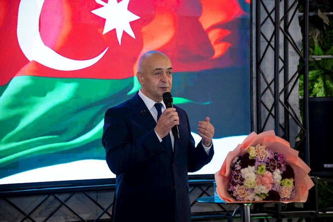 “Elmi Araşdırmalar” İctimai Birliyi unikal kitabın təqdimatını keçirdi — FOTOLAR “Elmi Araşdırmalar” İctimai Birliyi unikal kitabın təqdimatını keçirdi — FOTOLAR