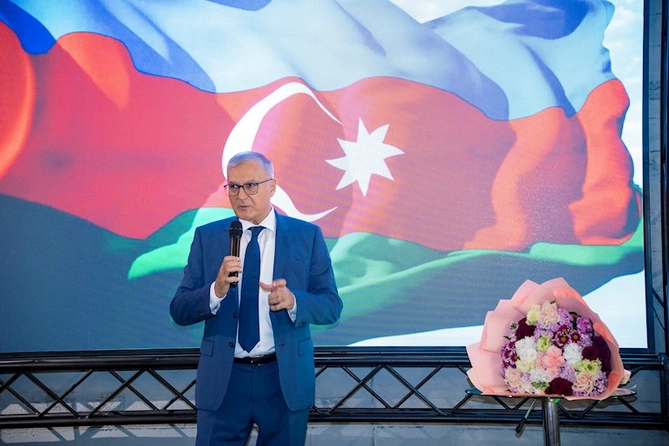 “Elmi Araşdırmalar” İctimai Birliyi unikal kitabın təqdimatını keçirdi — FOTOLAR “Elmi Araşdırmalar” İctimai Birliyi unikal kitabın təqdimatını keçirdi — FOTOLAR