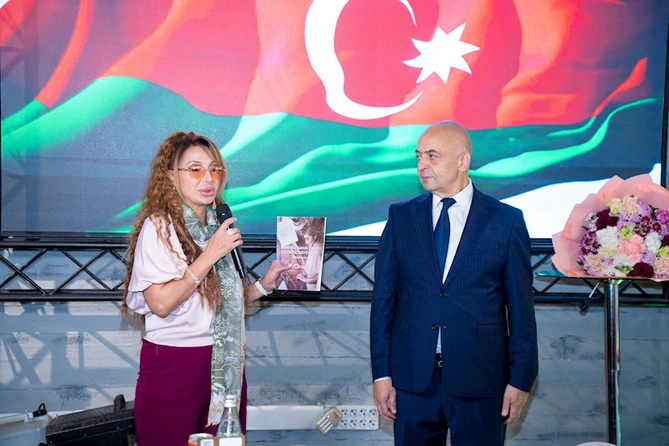 “Elmi Araşdırmalar” İctimai Birliyi unikal kitabın təqdimatını keçirdi — FOTOLAR “Elmi Araşdırmalar” İctimai Birliyi unikal kitabın təqdimatını keçirdi — FOTOLAR