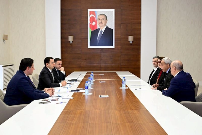 Adil Kərimli Xızı şəhərində vətəndaşları qəbul etdi — FOTOLAR Adil Kərimli Xızı şəhərində vətəndaşları qəbul etdi — FOTOLAR