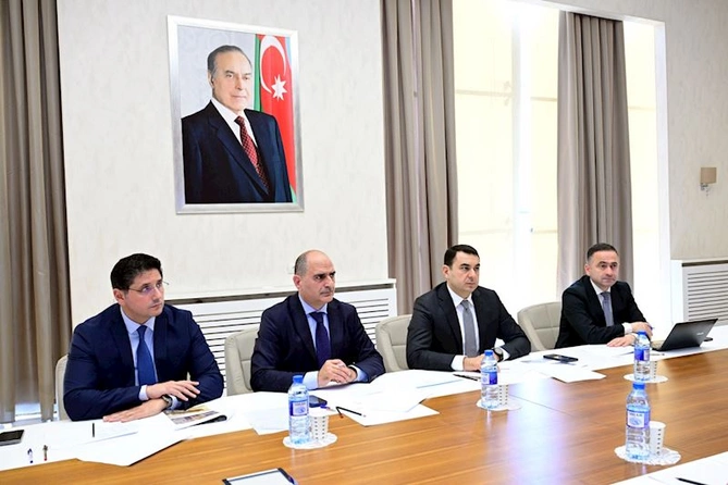 Adil Kərimli Xızı şəhərində vətəndaşları qəbul etdi — FOTOLAR Adil Kərimli Xızı şəhərində vətəndaşları qəbul etdi — FOTOLAR