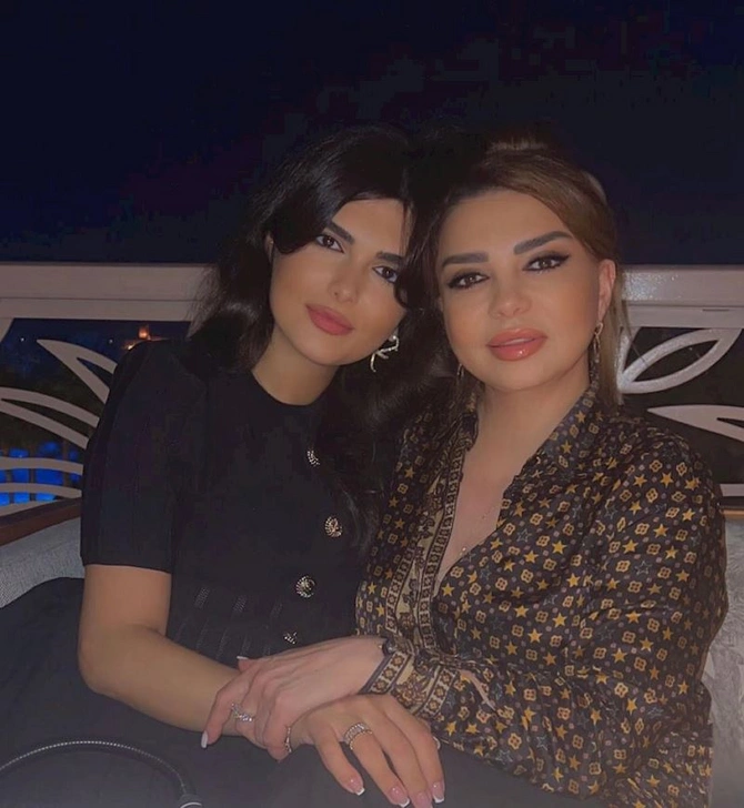 Xalq artisti qızı ilə Dubayda dincəlir — FOTOLAR Xalq artisti qızı ilə Dubayda dincəlir — FOTOLAR