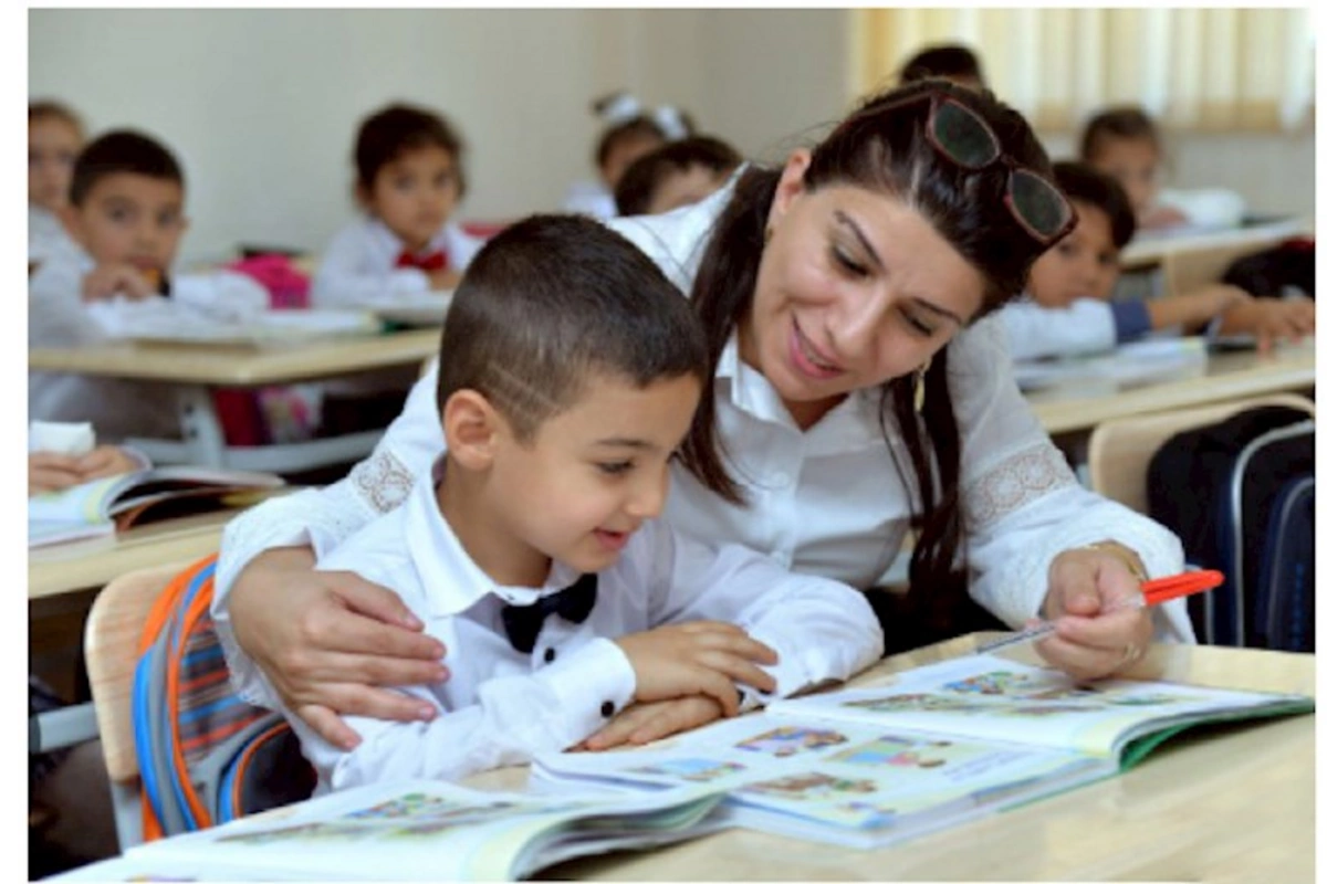 Beynəlxalq Müəllimlər Günü: təhsilin və zəhmətin bayramı