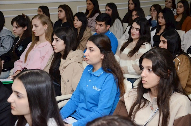 “Milli Mətbuat 150 – Rəqəmsal erada gənclər və media savadlılığı” layihəsi çərçivəsində görüş keçirilib — FOTOLAR