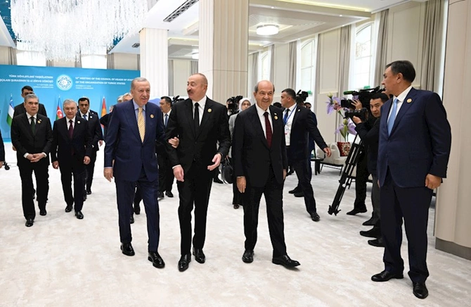 Liderlər çay süfrəsi arxasında — FOTOLAR Liderlər çay süfrəsi arxasında — FOTOLAR
