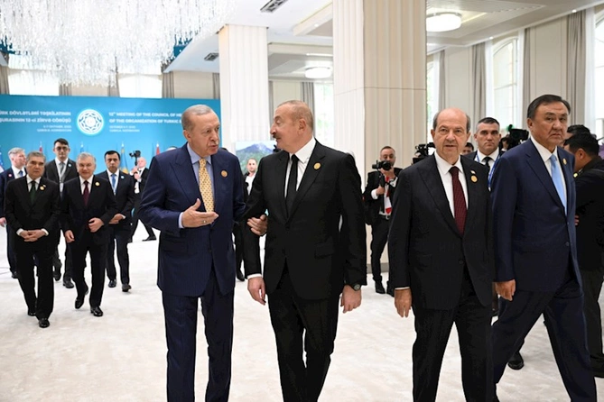 Liderlər çay süfrəsi arxasında — FOTOLAR Liderlər çay süfrəsi arxasında — FOTOLAR