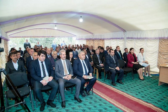 İcra başçısı kənddə qəbul keçirdi — FOTOLAR
