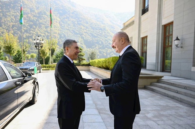 İlham Əliyev Qəbələdə Qurbanqulu Berdiməhəmmədovla görüşdü — FOTOLAR