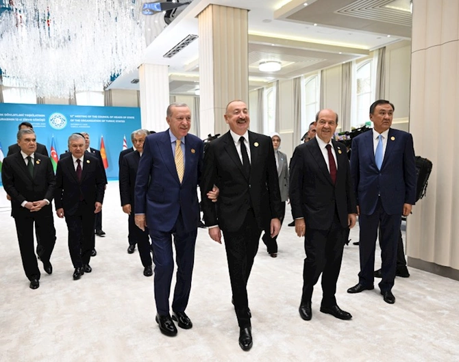Liderlər çay süfrəsi arxasında — FOTOLAR Liderlər çay süfrəsi arxasında — FOTOLAR
