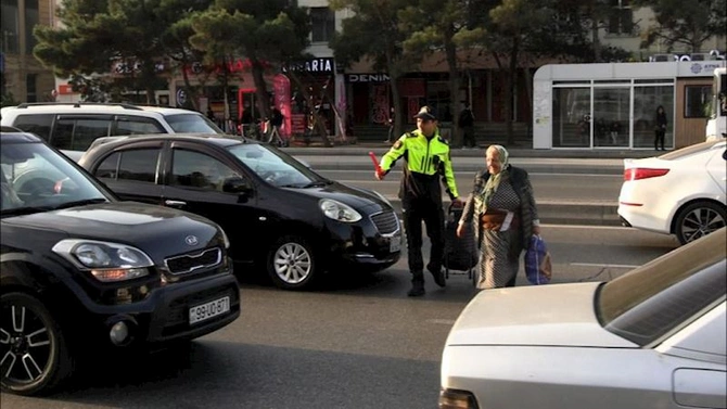 Bakıda piyadalar üçün dərs: Polis ölüm anlarını göstərdi — FOTOLAR
