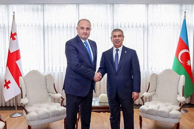 Azərbaycanla Gürcüstan müdafiə nazirləri görüşdülər — FOTOLAR Azərbaycanla Gürcüstan müdafiə nazirləri görüşdülər — FOTOLAR