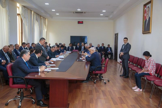 Salyanın icra başçısı sakinlərin müraciətlərini dinlədi — FOTOLAR Salyanın icra başçısı sakinlərin müraciətlərini dinlədi — FOTOLAR