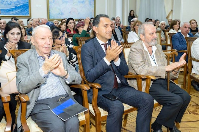 “Köhnə bakılı: həsrət və duyğular” adlı fərdi sərginin açılışı oldu — FOTOLAR