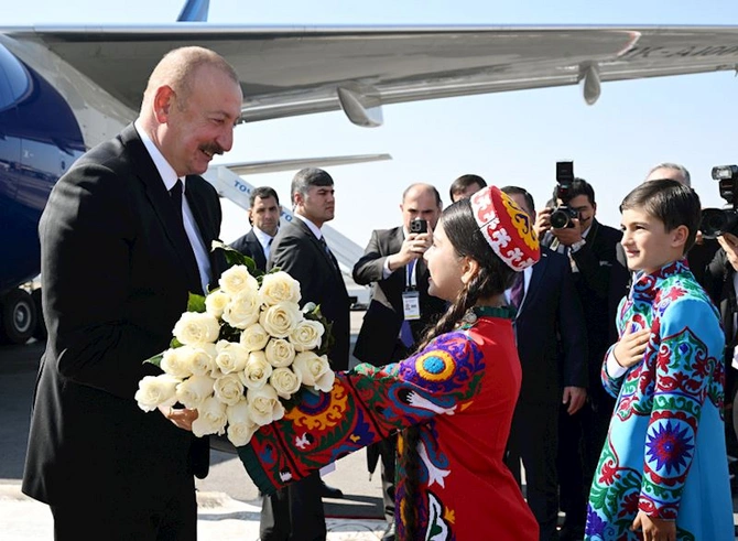 Prezident Tacikistana səfərə getdi — FOTOLAR Prezident Tacikistana səfərə getdi — FOTOLAR