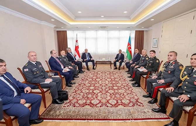 Azərbaycanla Gürcüstan müdafiə nazirləri görüşdülər — FOTOLAR Azərbaycanla Gürcüstan müdafiə nazirləri görüşdülər — FOTOLAR