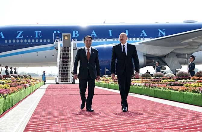 Prezident Tacikistana səfərə getdi — FOTOLAR Prezident Tacikistana səfərə getdi — FOTOLAR