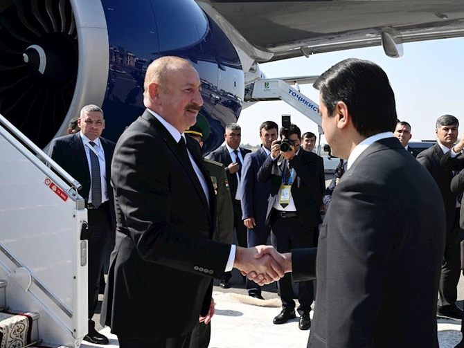 Prezident Tacikistana səfərə getdi — FOTOLAR Prezident Tacikistana səfərə getdi — FOTOLAR