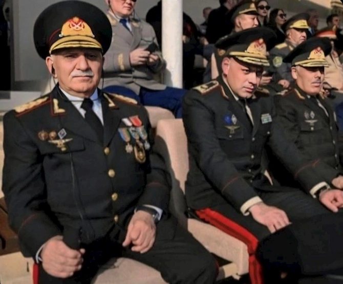 Sabiq və indiki rəislər paradı birlikdə izlədi — FOTO