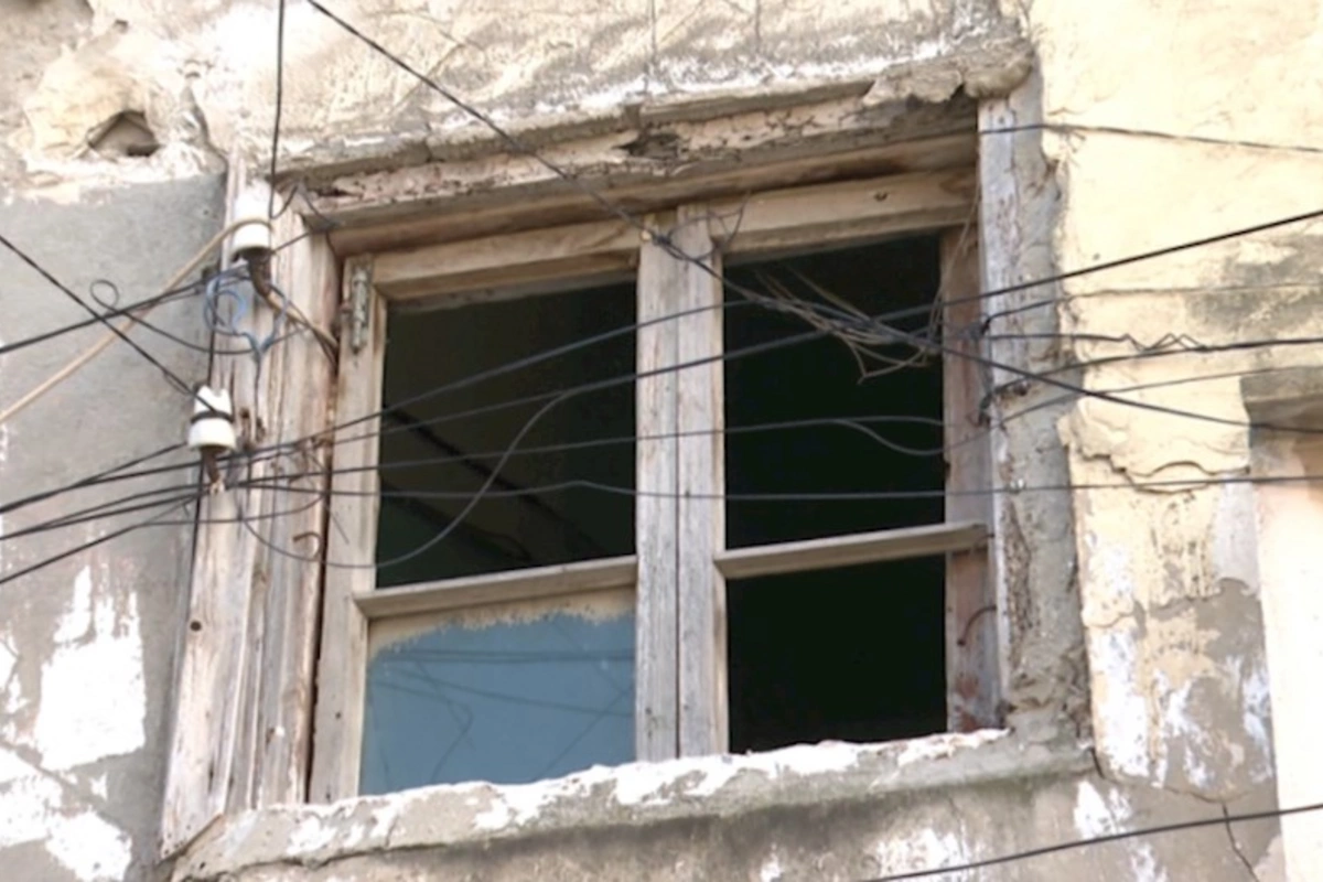 Bu bina hər an yana bilər — VİDEO