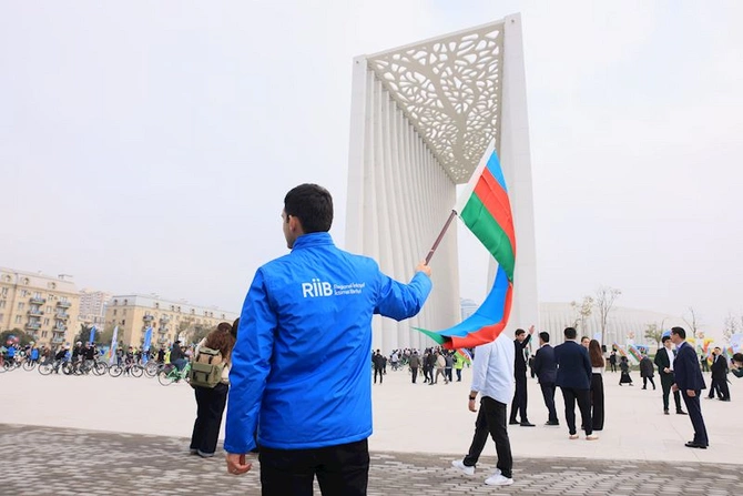 Dövlət Bayrağı Günü münasibətilə veloyürüş keçirildi — FOTOLAR