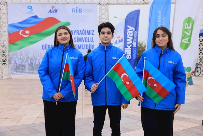 Dövlət Bayrağı Günü münasibətilə veloyürüş keçirildi — FOTOLAR