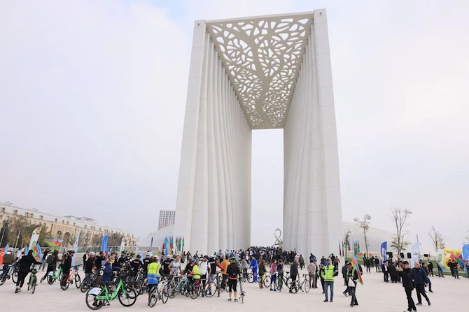 Dövlət Bayrağı Günü münasibətilə veloyürüş keçirildi — FOTOLAR