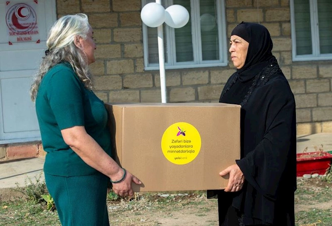 Yelo Bank Xocavənddə yaşayan şəhid ailələrinə Zəfər sovqatı təqdim edib — FOTOLAR