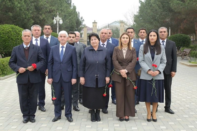 Hacıqabulda “12 noyabr - Konstitusiya Günü” münasibətilə tədbir keçirildi — FOTOLAR Hacıqabulda “12 noyabr - Konstitusiya Günü” münasibətilə tədbir keçirildi — FOTOLAR