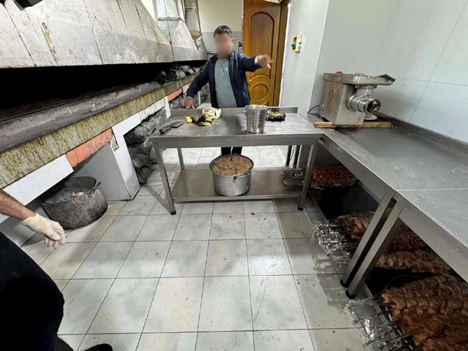 “Aqat”da insanlara camış əti verilirmiş — FOTOLAR
