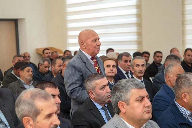 İcra başçısı kənd sakinləri ilə görüşdü — FOTOLAR İcra başçısı kənd sakinləri ilə görüşdü — FOTOLAR