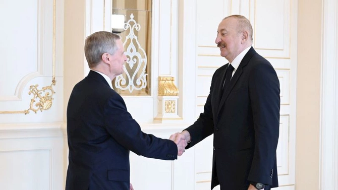 Prezident ABŞ-ın İsa Məsihin Sonuncu Gün Müqəddəsləri Kilsəsinin nümayəndə heyətini qəbul etdi — FOTOLAR Prezident ABŞ-ın İsa Məsihin Sonuncu Gün Müqəddəsləri Kilsəsinin nümayəndə heyətini qəbul etdi — FOTOLAR