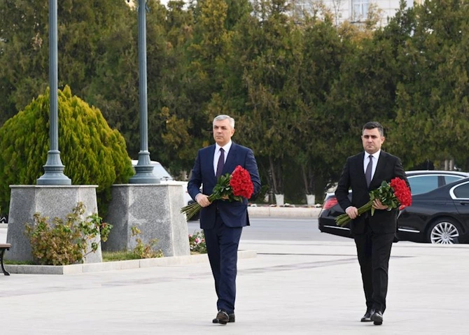 Samir Nuriyev Prezidentin səlahiyyətli nümayəndəsini ictimaiyyətə təqdim etdi — FOTOLAR Samir Nuriyev Prezidentin səlahiyyətli nümayəndəsini ictimaiyyətə təqdim etdi — FOTOLAR