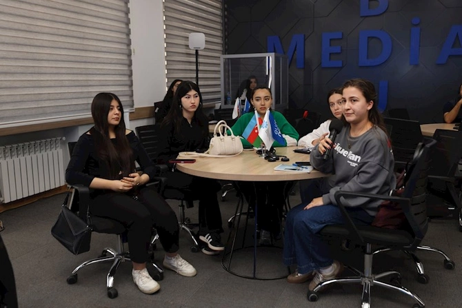 “TV və canlı jurnalistika (“live journalism”)” mövzusunda dördgünlük təlim proqramı uğurla yekunlaşıb — FOTOLAR