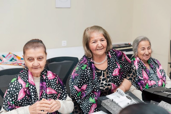 Leyla Əliyeva Mingəçevirdə şəhid ailəsini ziyarət edib, bir sıra sosial müəssisələrlə tanış olub — FOTOLAR