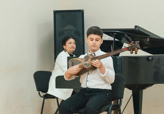 Leyla Əliyeva Mingəçevirdə şəhid ailəsini ziyarət edib, bir sıra sosial müəssisələrlə tanış olub — FOTOLAR