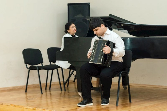 Leyla Əliyeva Mingəçevirdə şəhid ailəsini ziyarət edib, bir sıra sosial müəssisələrlə tanış olub — FOTOLAR